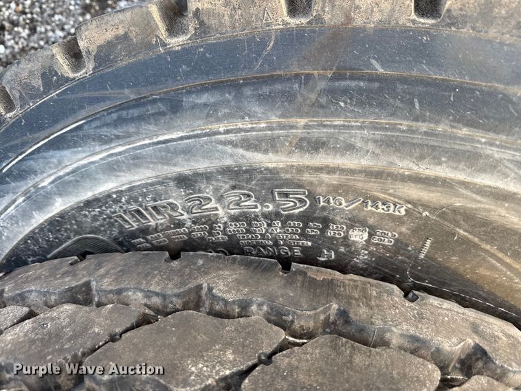 image for item DZ4422 (4) 11R22.5 tires