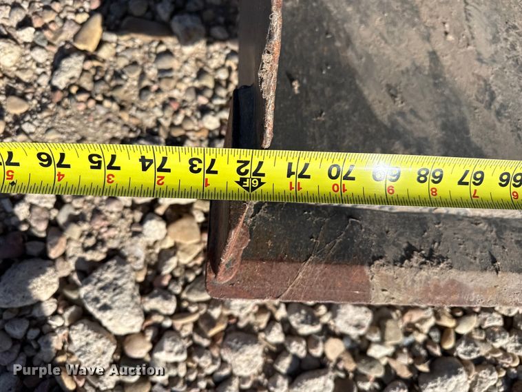 image for item DZ5264 2010 Massey Ferguson 573 MFWD tractor