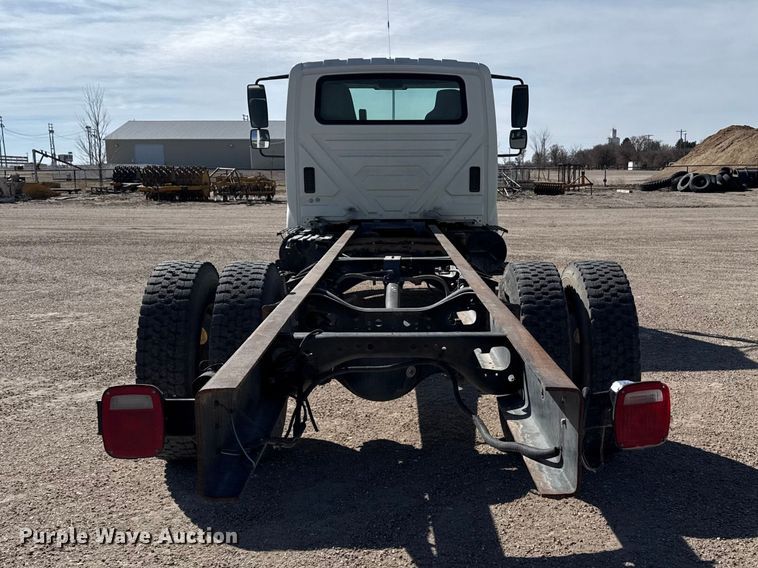 image for item DZ5270 2004 International 4300 truck cab and chassis