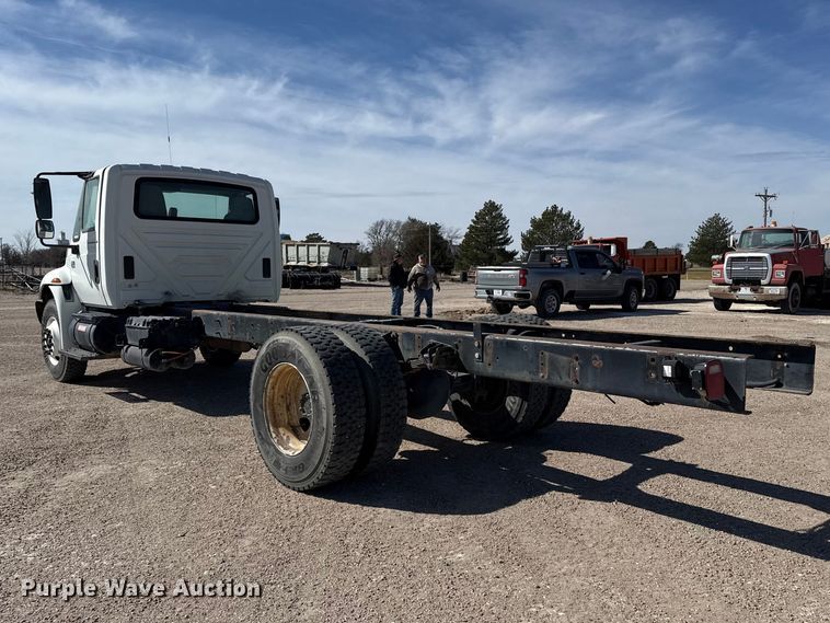 image for item DZ5270 2004 International 4300 truck cab and chassis