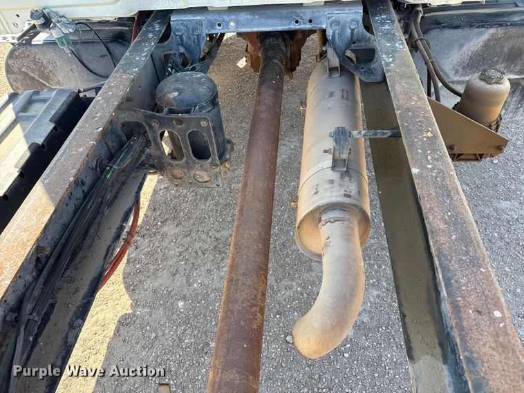 image for item DZ5270 2004 International 4300 truck cab and chassis