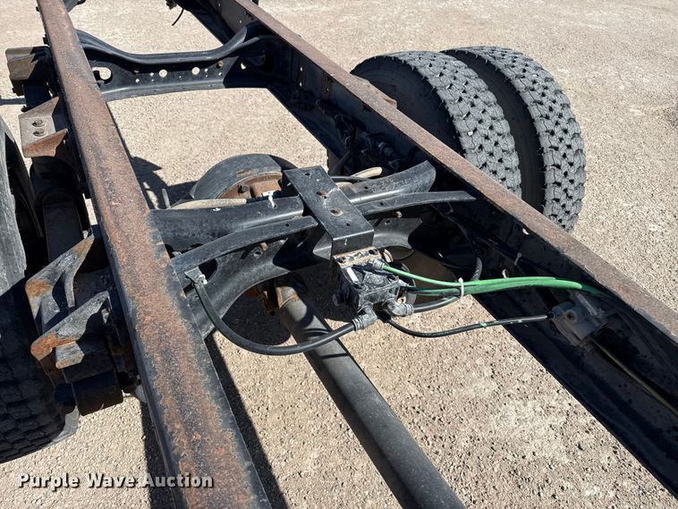 image for item DZ5270 2004 International 4300 truck cab and chassis