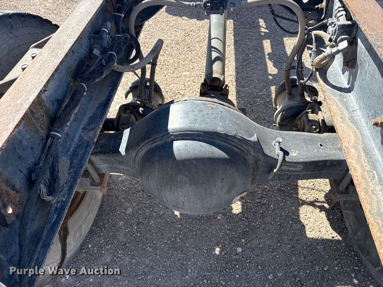 image for item DZ5270 2004 International 4300 truck cab and chassis