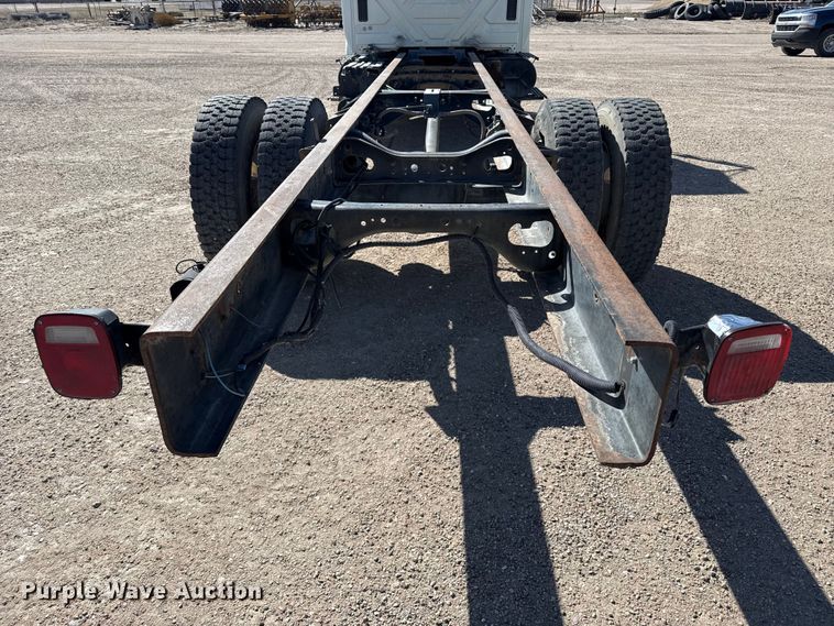 image for item DZ5270 2004 International 4300 truck cab and chassis