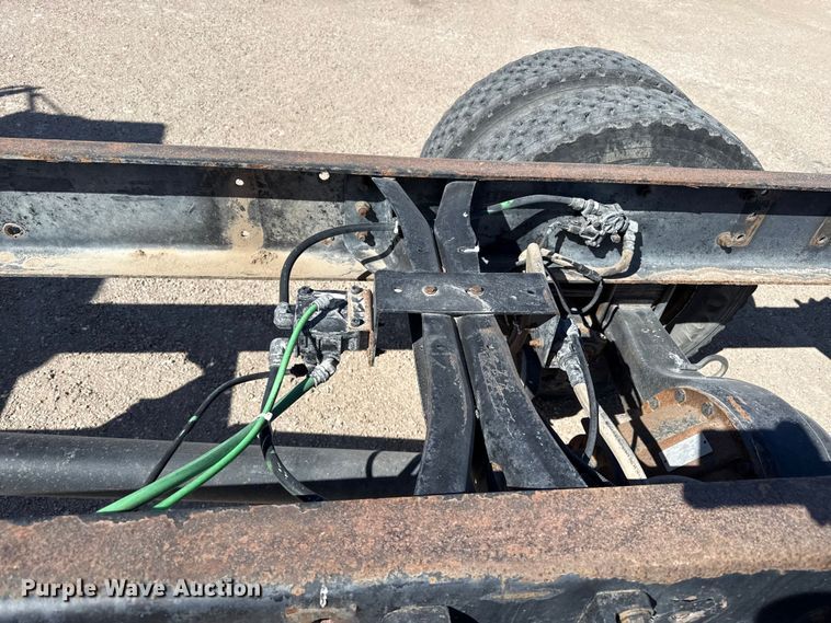 image for item DZ5270 2004 International 4300 truck cab and chassis