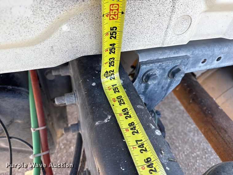 image for item DZ5270 2004 International 4300 truck cab and chassis