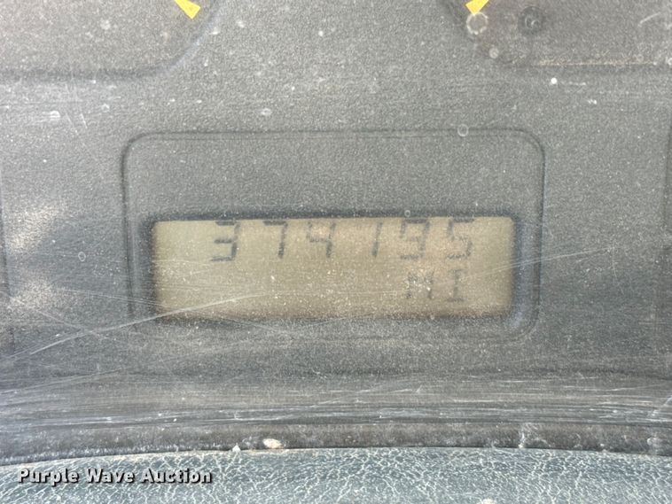 image for item DZ5270 2004 International 4300 truck cab and chassis