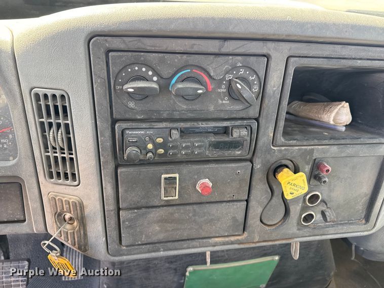 image for item DZ5270 2004 International 4300 truck cab and chassis