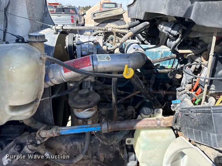 image for item DZ5270 2004 International 4300 truck cab and chassis