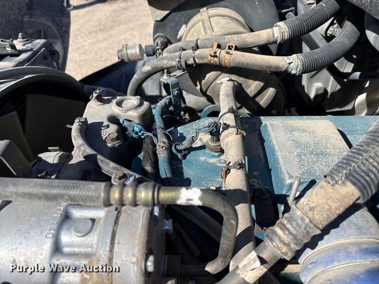 image for item DZ5270 2004 International 4300 truck cab and chassis