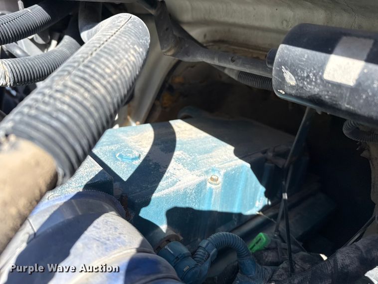 image for item DZ5270 2004 International 4300 truck cab and chassis