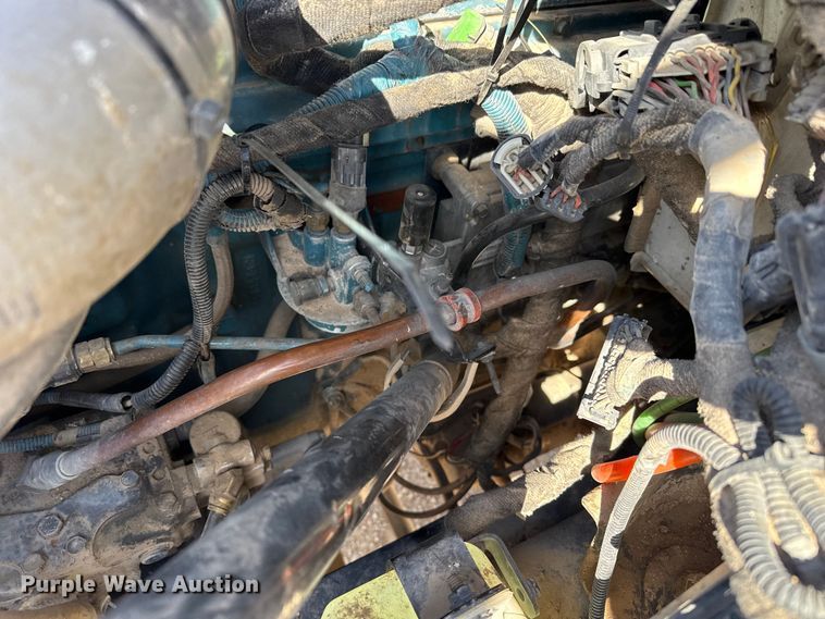 image for item DZ5270 2004 International 4300 truck cab and chassis