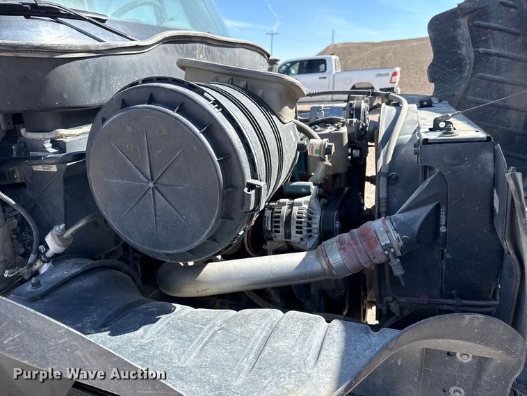 image for item DZ5270 2004 International 4300 truck cab and chassis