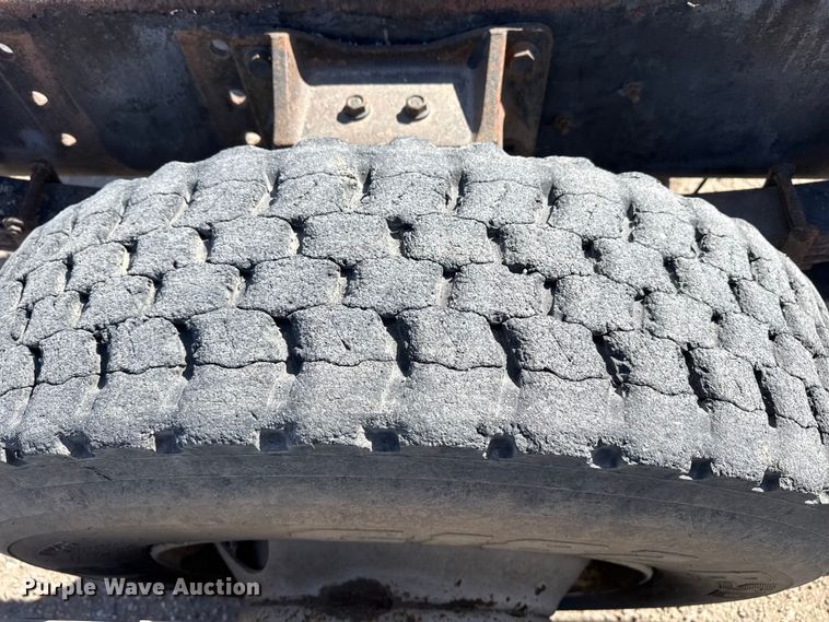 image for item DZ5270 2004 International 4300 truck cab and chassis