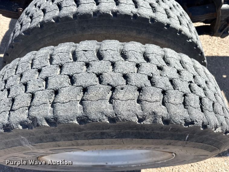 image for item DZ5270 2004 International 4300 truck cab and chassis