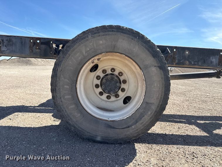 image for item DZ5270 2004 International 4300 truck cab and chassis