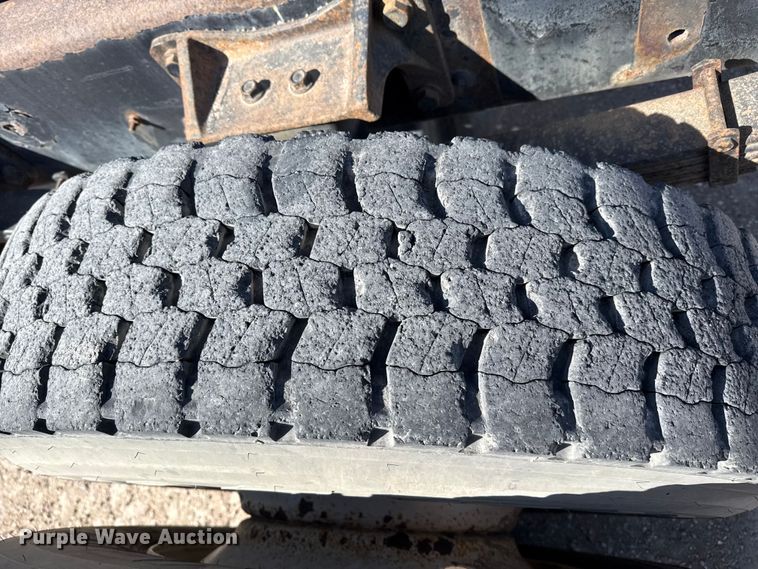 image for item DZ5270 2004 International 4300 truck cab and chassis