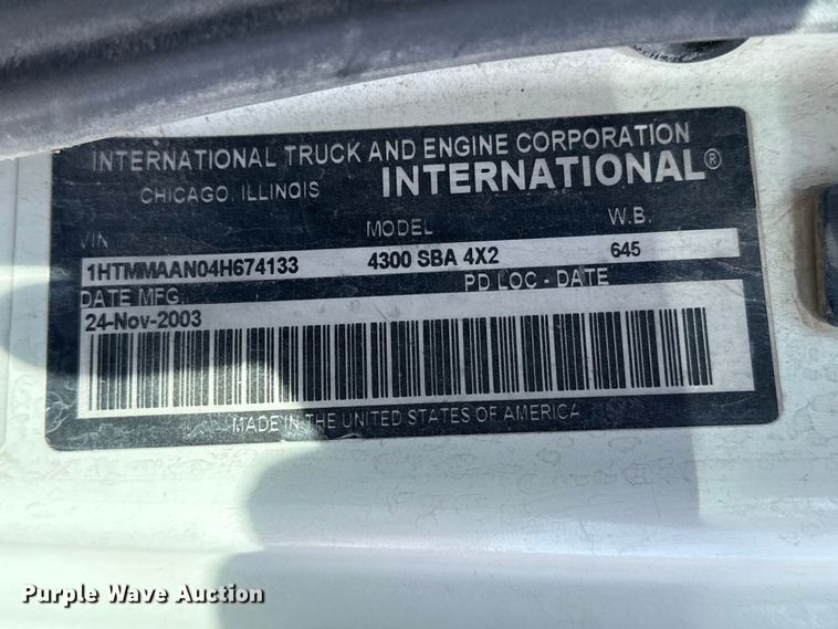 image for item DZ5270 2004 International 4300 truck cab and chassis