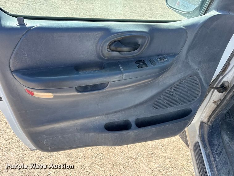 image for item DZ5271 2000 Ford F150 Ext. Cab pickup truck