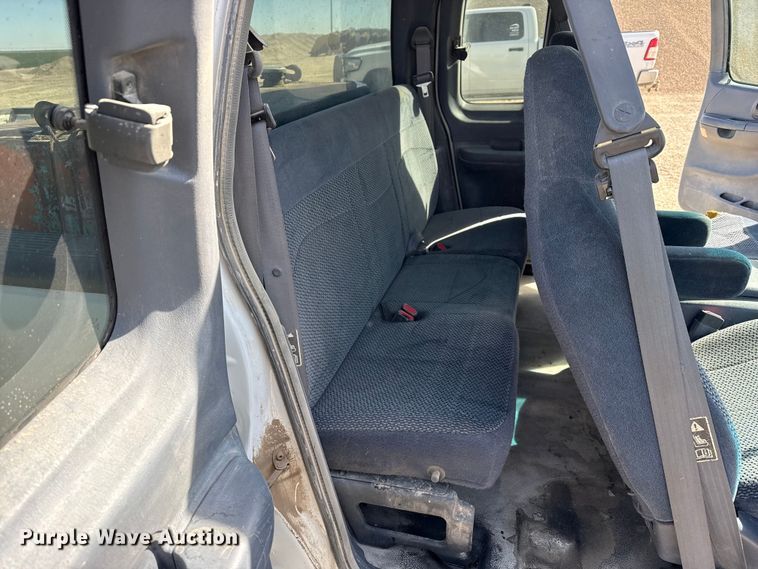 image for item DZ5271 2000 Ford F150 Ext. Cab pickup truck