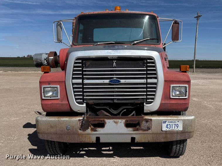 image for item DZ5273 1989 Ford L8000 flatbed truck