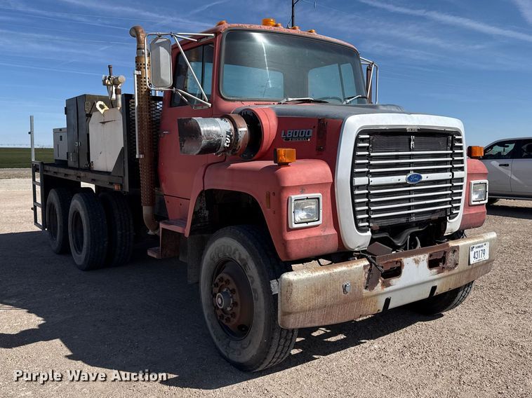 image for item DZ5273 1989 Ford L8000 flatbed truck