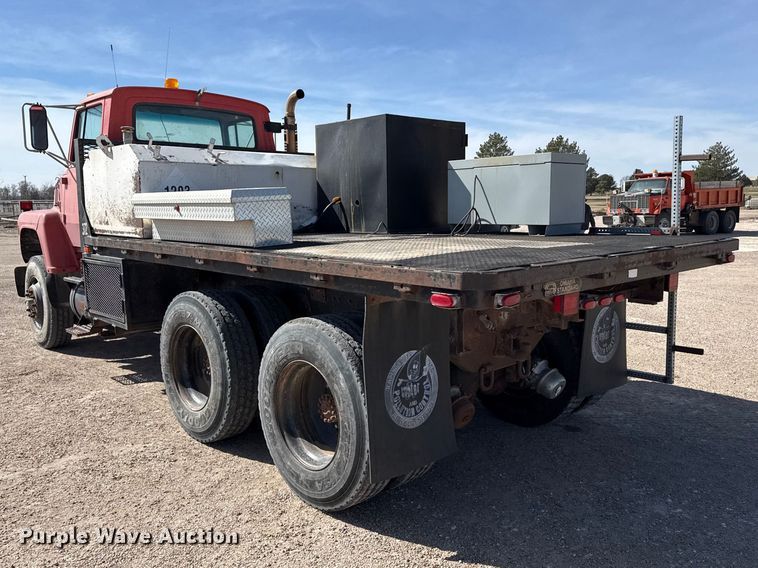 image for item DZ5273 1989 Ford L8000 flatbed truck