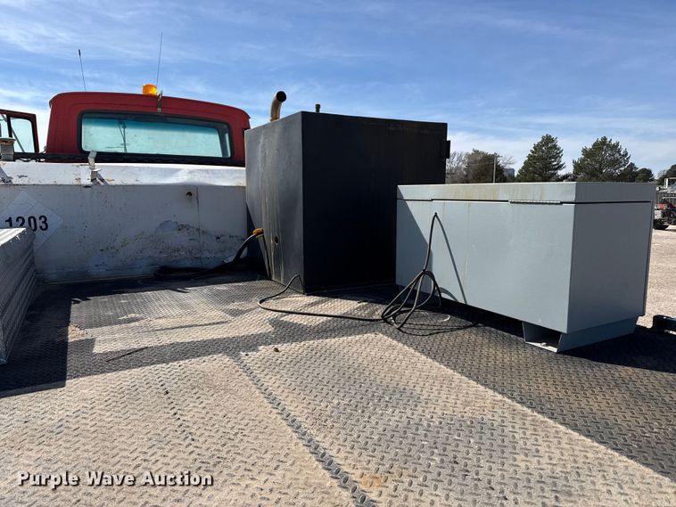 image for item DZ5273 1989 Ford L8000 flatbed truck