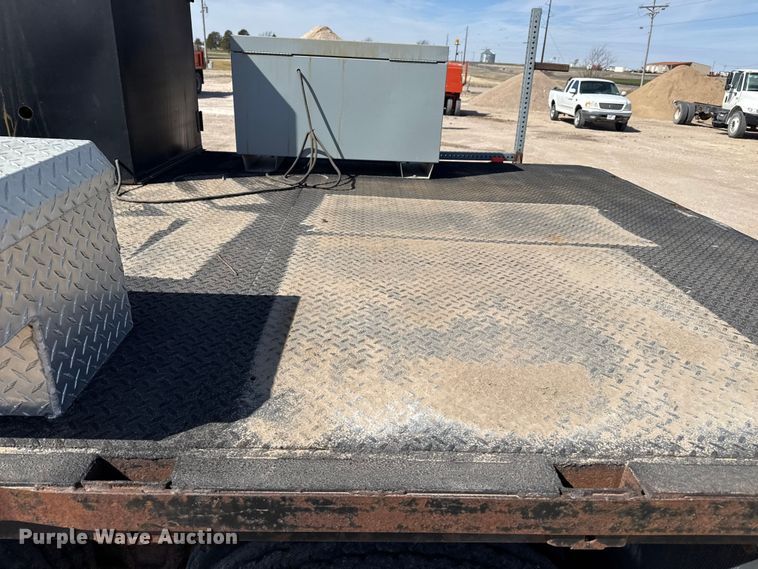 image for item DZ5273 1989 Ford L8000 flatbed truck