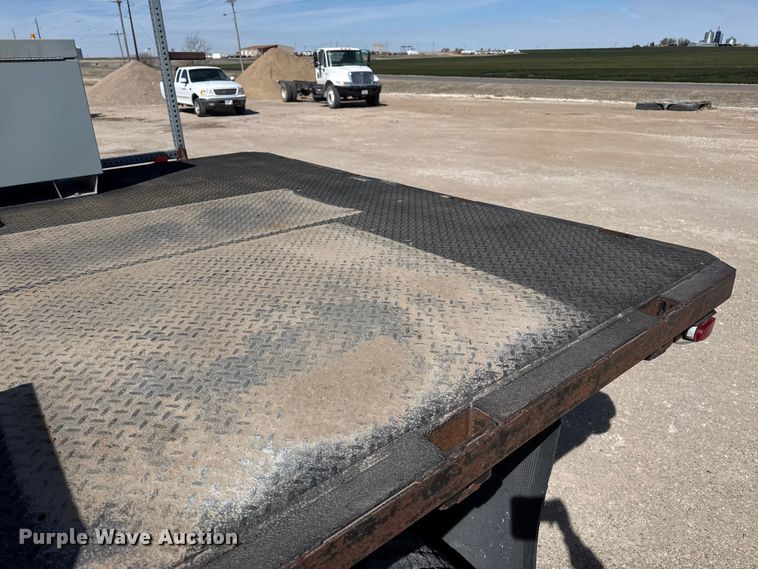 image for item DZ5273 1989 Ford L8000 flatbed truck