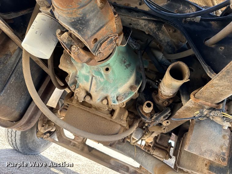 image for item DZ5273 1989 Ford L8000 flatbed truck