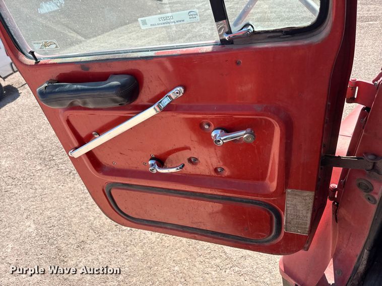 image for item DZ5273 1989 Ford L8000 flatbed truck