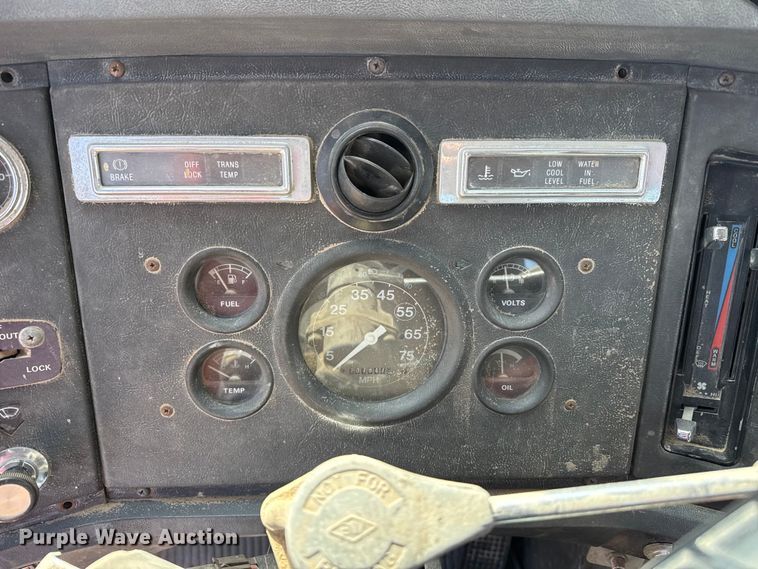 image for item DZ5273 1989 Ford L8000 flatbed truck