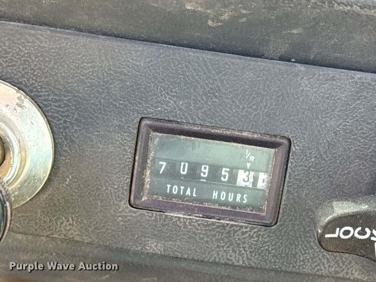 image for item DZ5273 1989 Ford L8000 flatbed truck