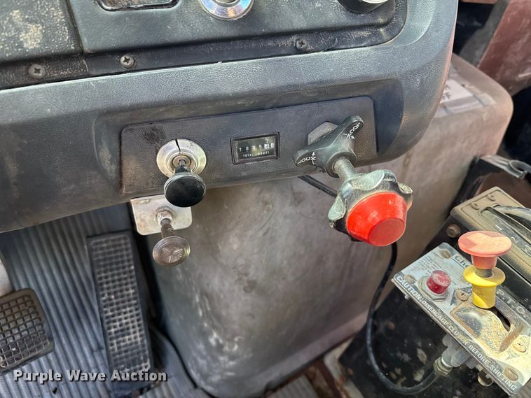 image for item DZ5273 1989 Ford L8000 flatbed truck