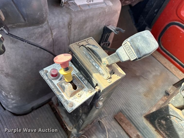 image for item DZ5273 1989 Ford L8000 flatbed truck