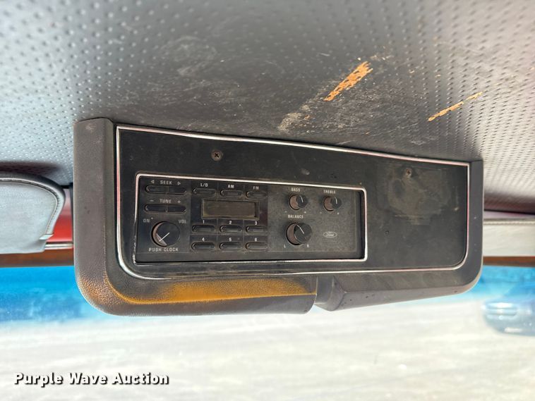 image for item DZ5273 1989 Ford L8000 flatbed truck