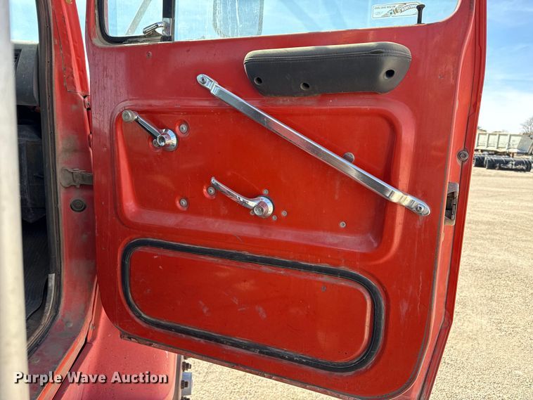 image for item DZ5273 1989 Ford L8000 flatbed truck