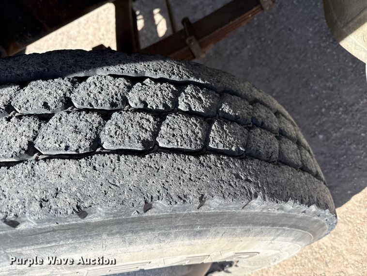 image for item DZ5273 1989 Ford L8000 flatbed truck