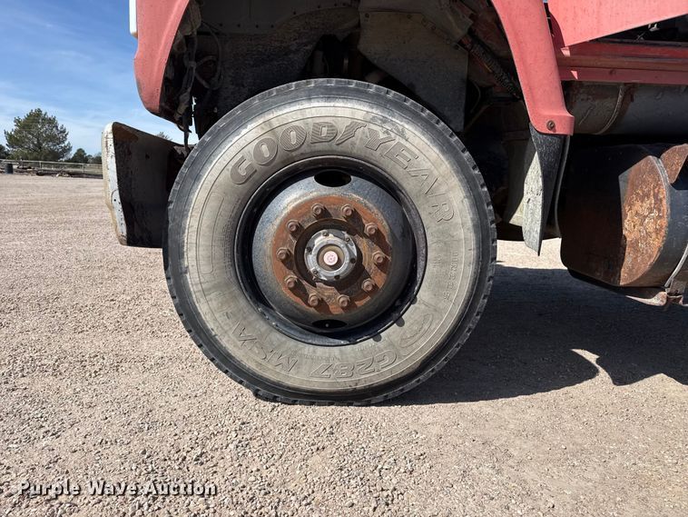 image for item DZ5273 1989 Ford L8000 flatbed truck