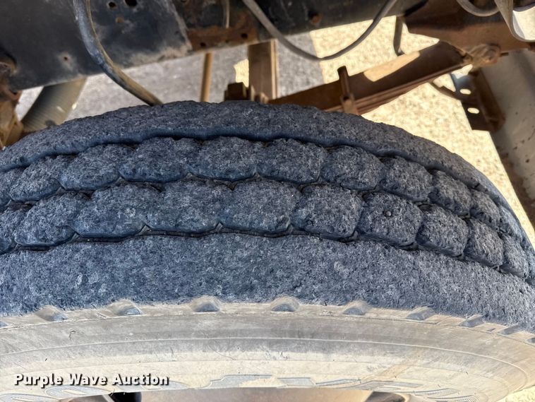 image for item DZ5273 1989 Ford L8000 flatbed truck