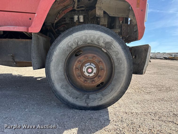 image for item DZ5273 1989 Ford L8000 flatbed truck