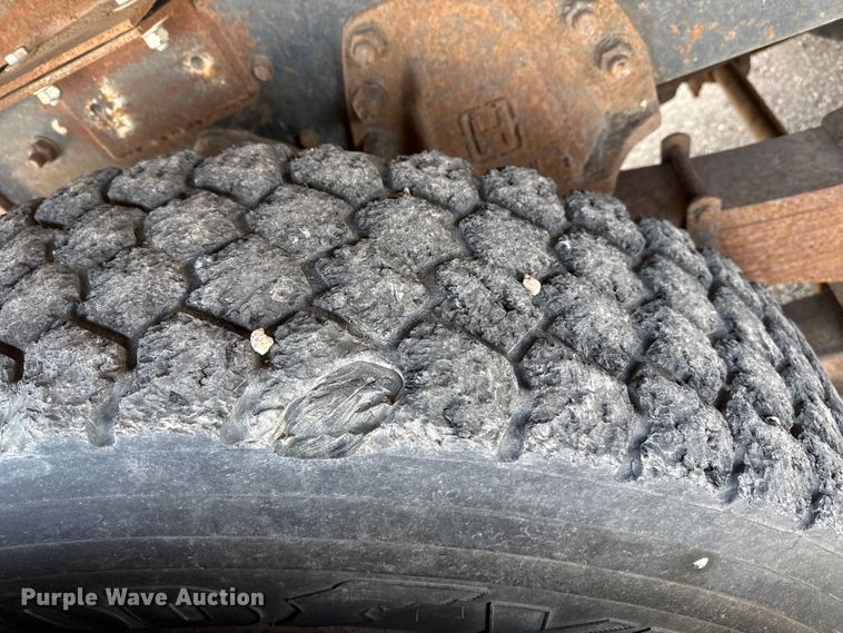 image for item DZ5273 1989 Ford L8000 flatbed truck