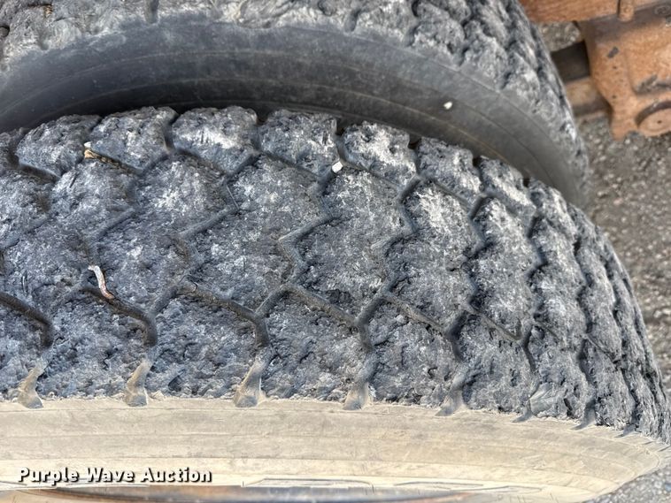 image for item DZ5273 1989 Ford L8000 flatbed truck