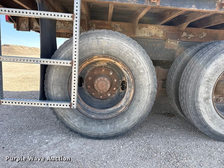 image for item DZ5273 1989 Ford L8000 flatbed truck