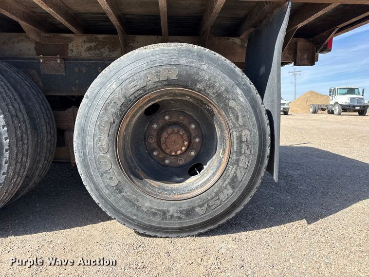 image for item DZ5273 1989 Ford L8000 flatbed truck