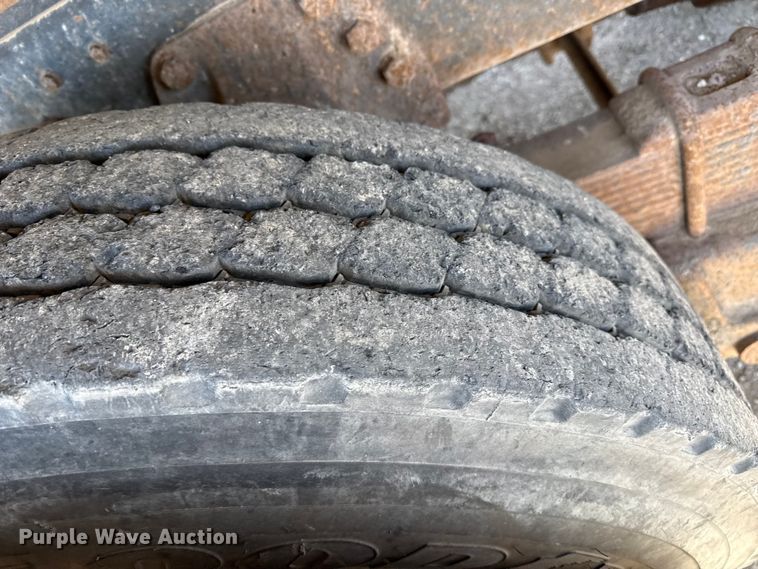 image for item DZ5273 1989 Ford L8000 flatbed truck