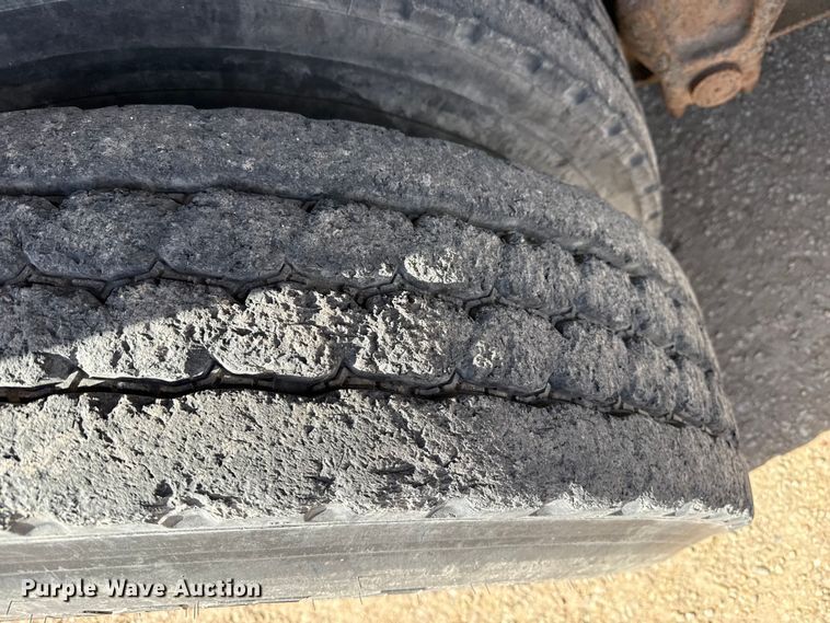 image for item DZ5273 1989 Ford L8000 flatbed truck