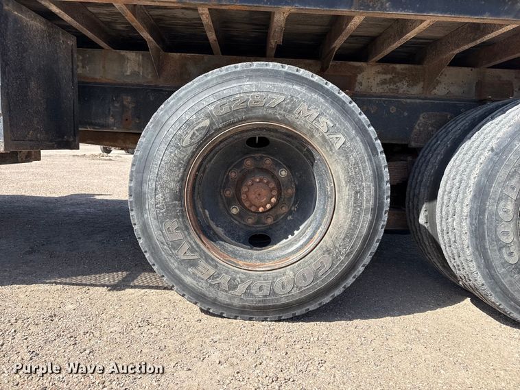 image for item DZ5273 1989 Ford L8000 flatbed truck