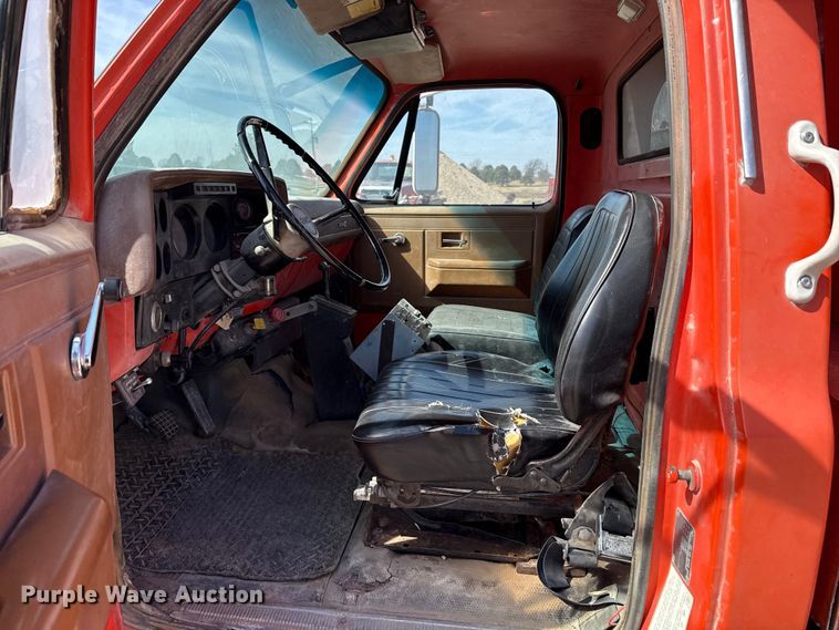 image for item DZ5274 1988 GMC TopKick C7 dump truck